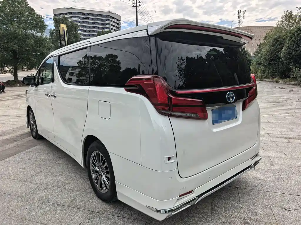 Toyota Alphard 2020 — фото 13