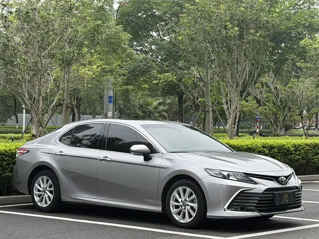 Toyota Camry 2022 — фото 3