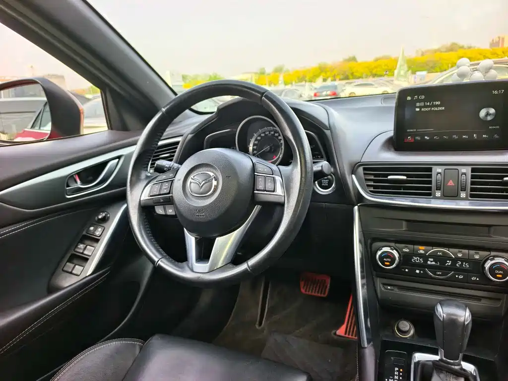 Mazda CX-4 2016 — фото 13
