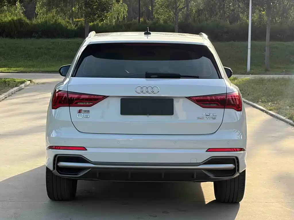 Audi Q3 2022 — фото 14