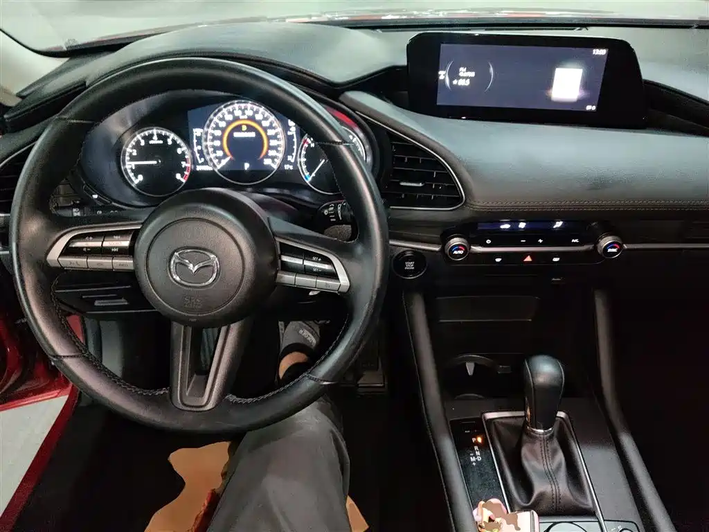 Mazda 3 Axela 2020 — фото 10
