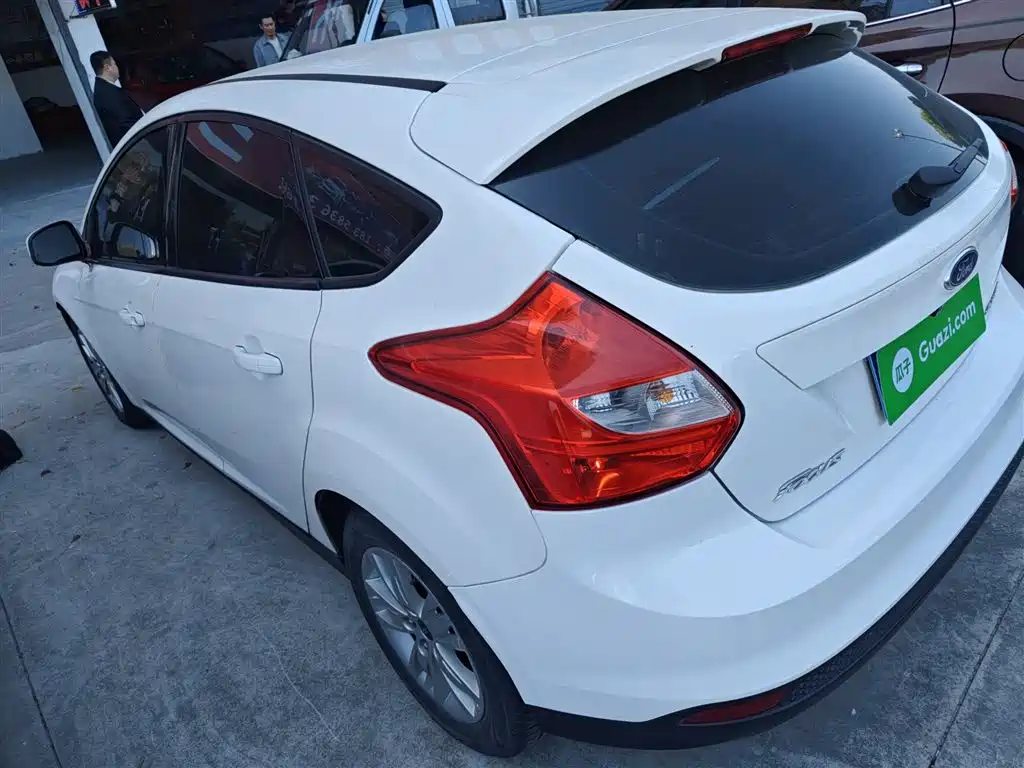 Ford Focus 2015 — фото 23