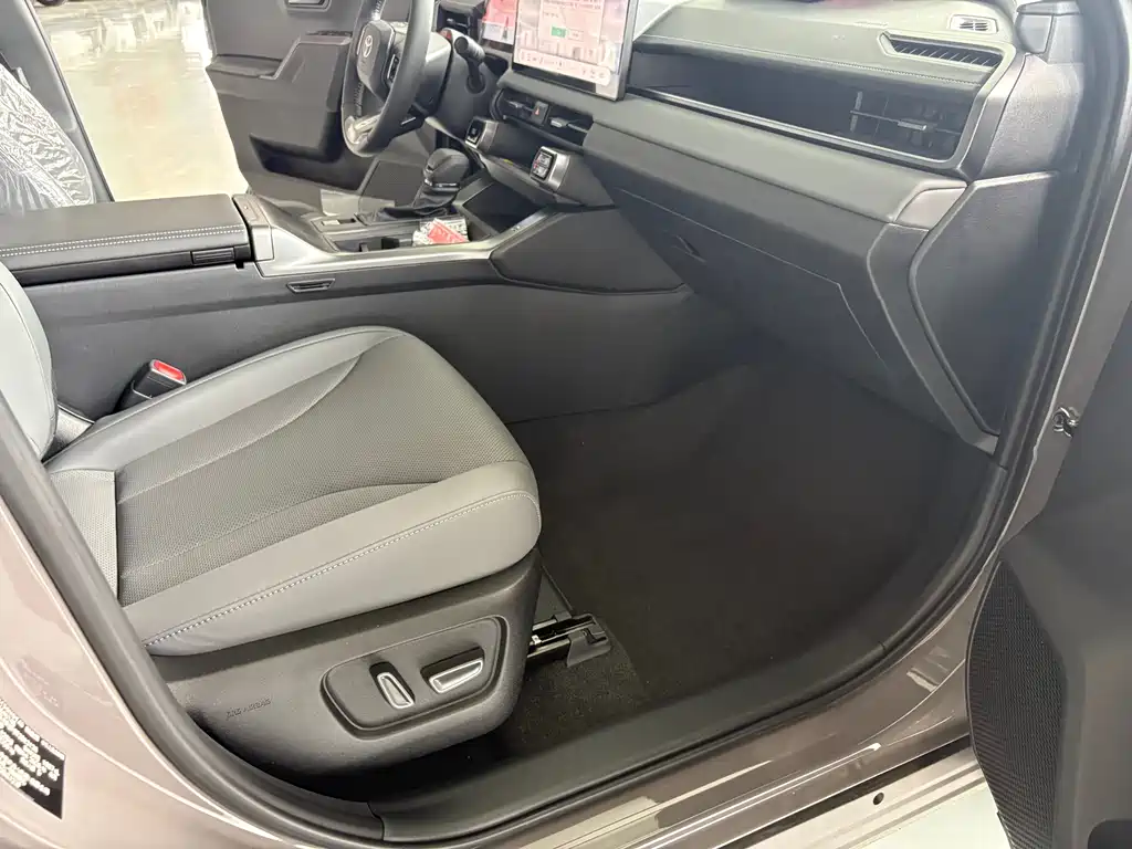 Toyota RAV4 — фото 20