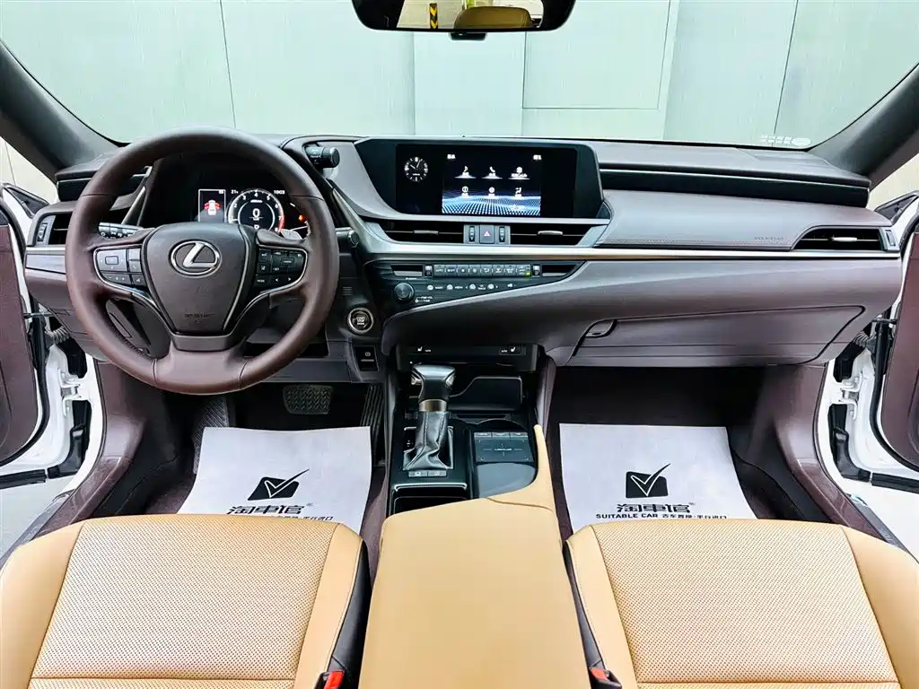 Lexus ES 2020 — фото 9