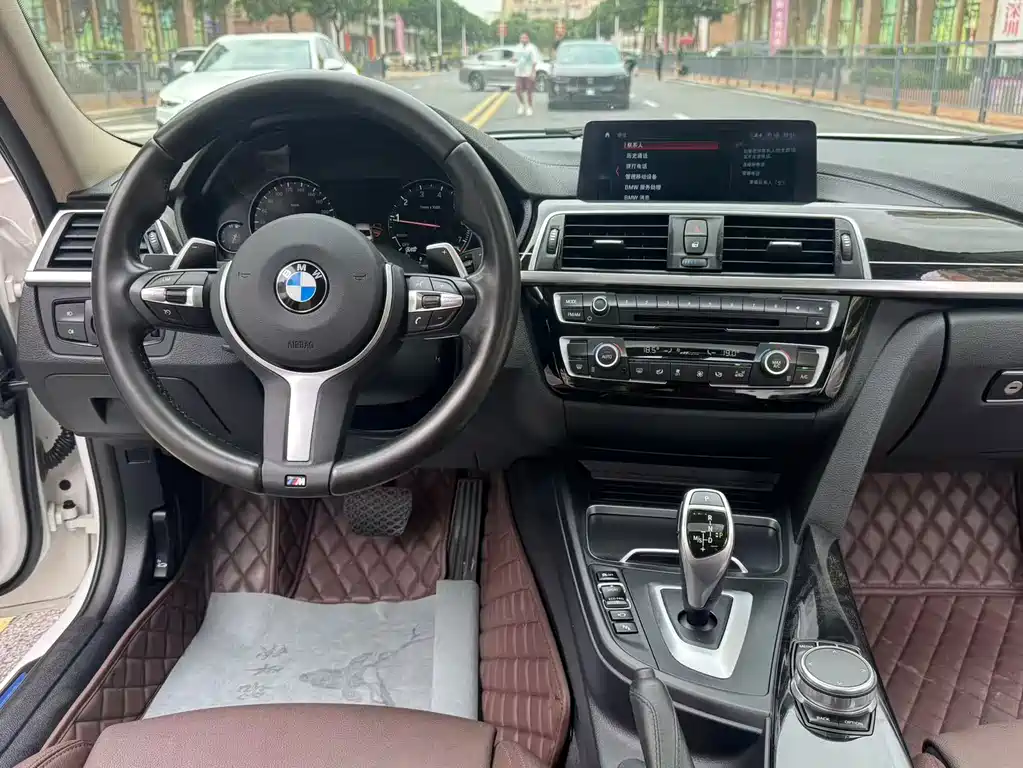 BMW 3 Series 2019 — фото 13