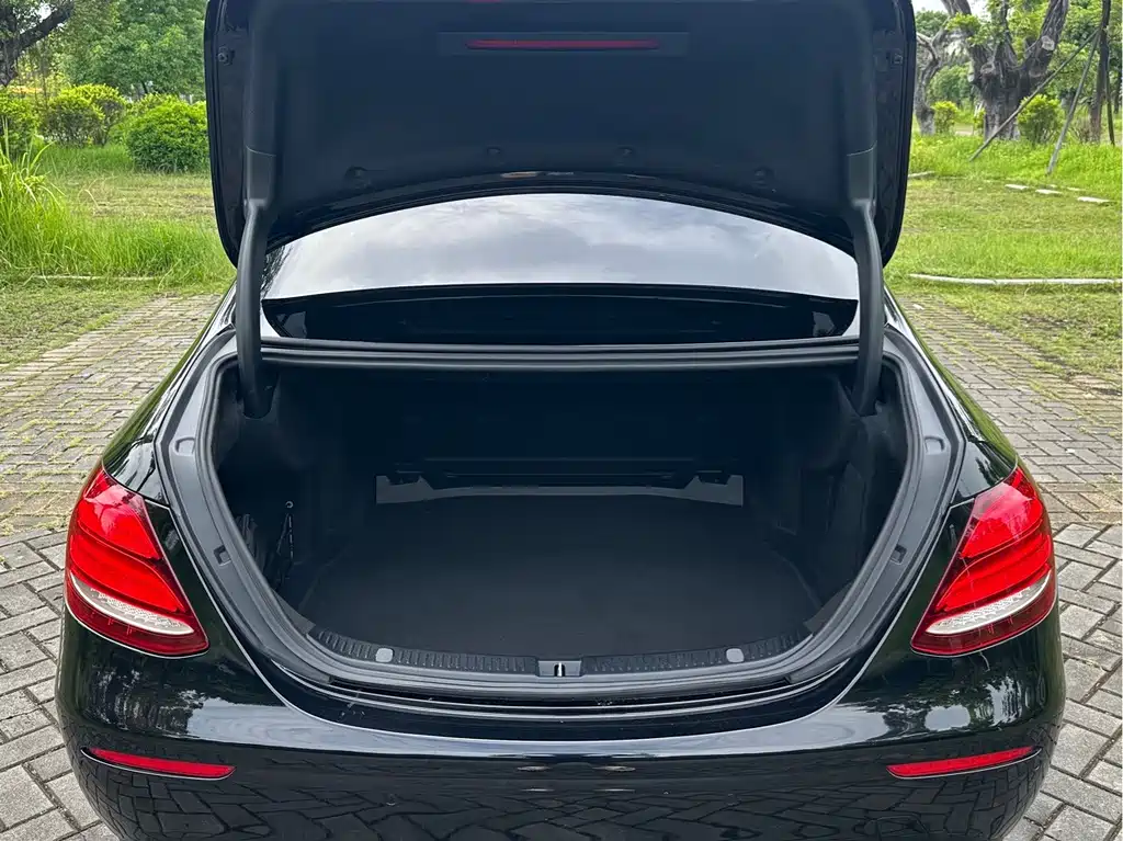 Mercedes-Benz E-Class 2020 — фото 17