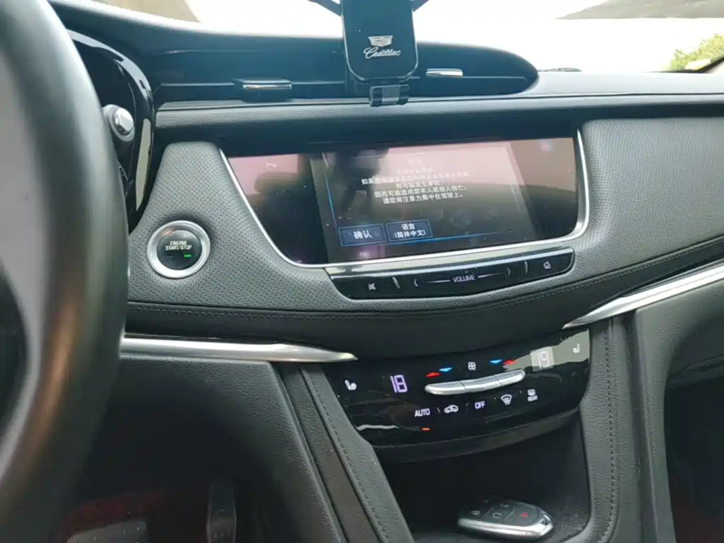 Cadillac XT5 2017 — фото 13