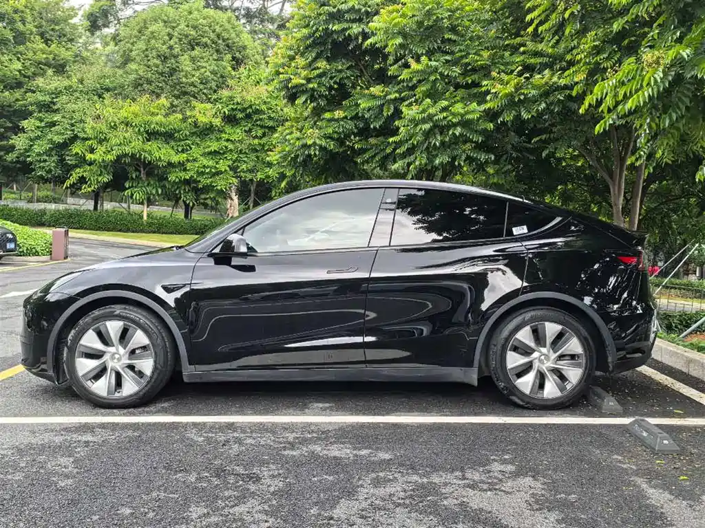 Tesla Model Y 2022 — фото 10