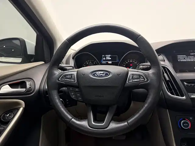 Ford Focus 2018 — фото 11