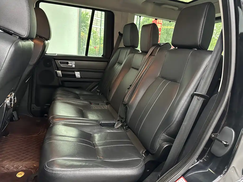 Land Rover Discovery 2015 — фото 21