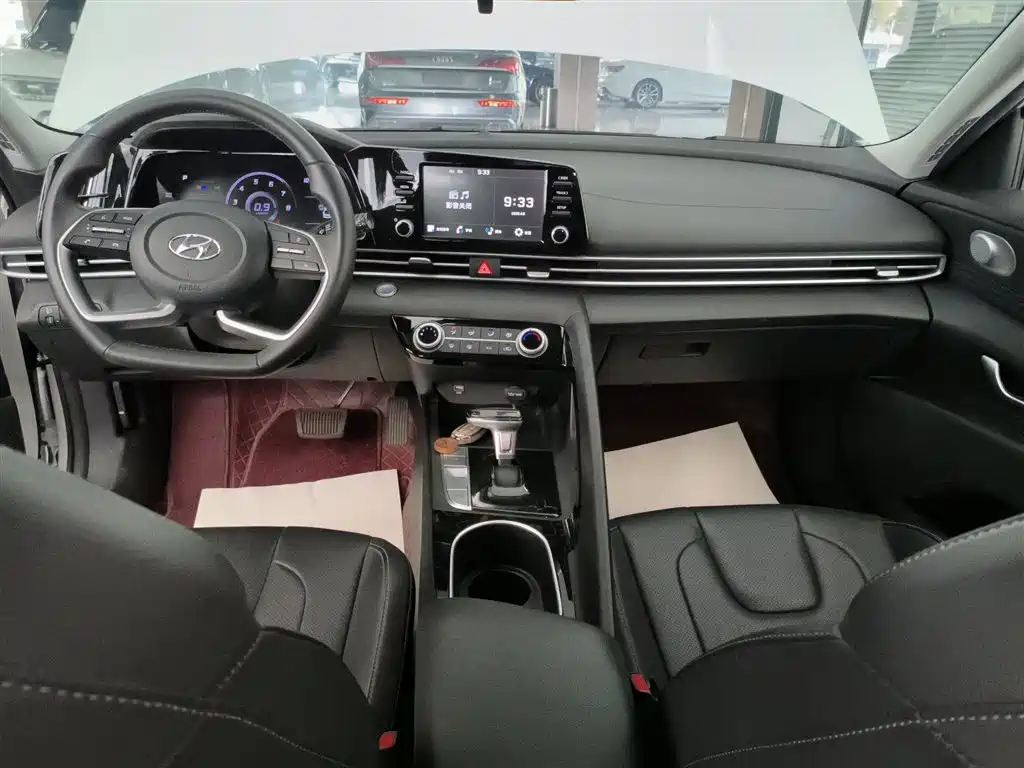 Hyundai Elantra 2023 — фото 14