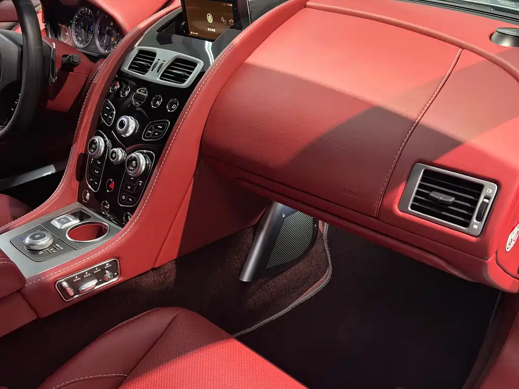 Aston Martin Rapide 2016 — фото 11
