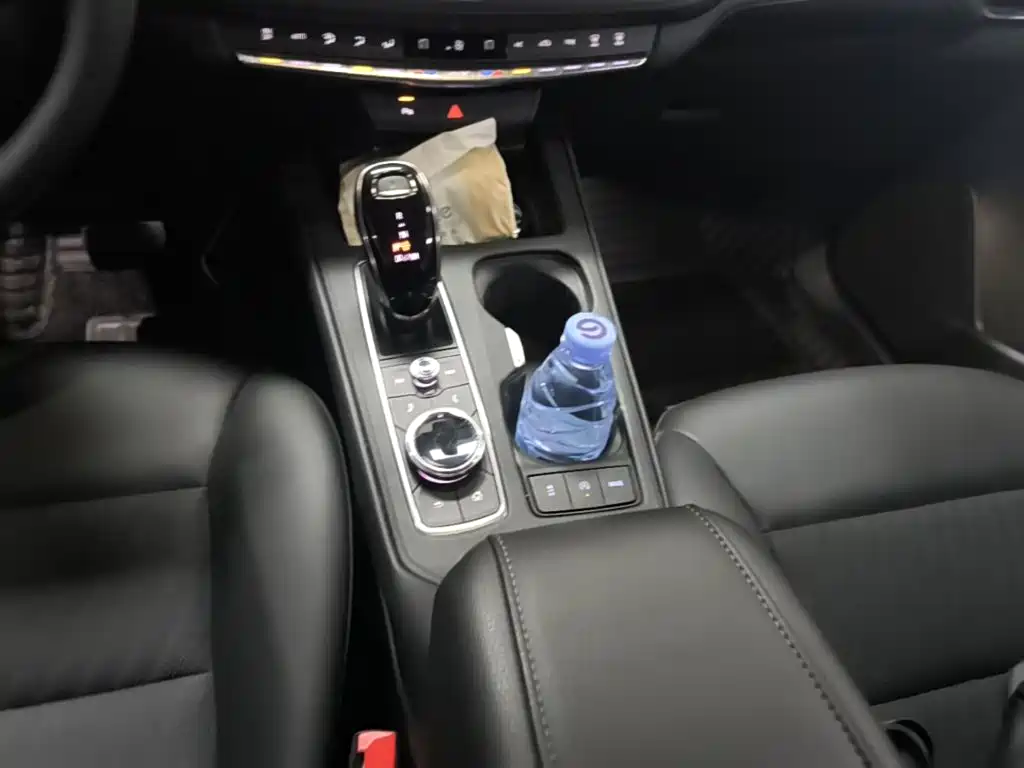 Cadillac XT4 2023 — фото 14