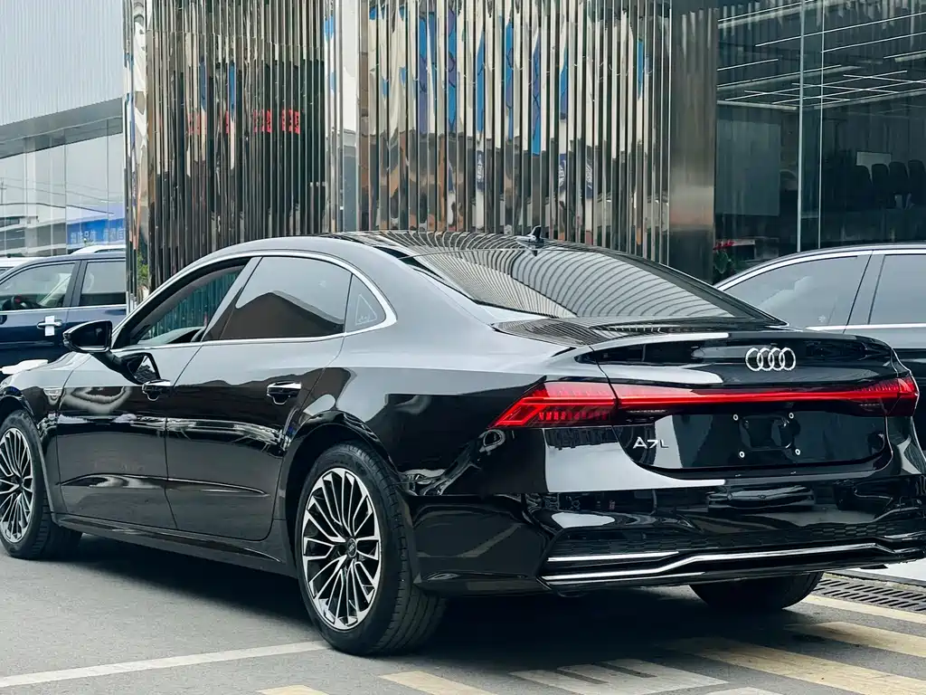 Audi A7L 2025