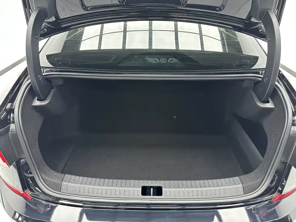 Volkswagen Passat 2023 — фото 16