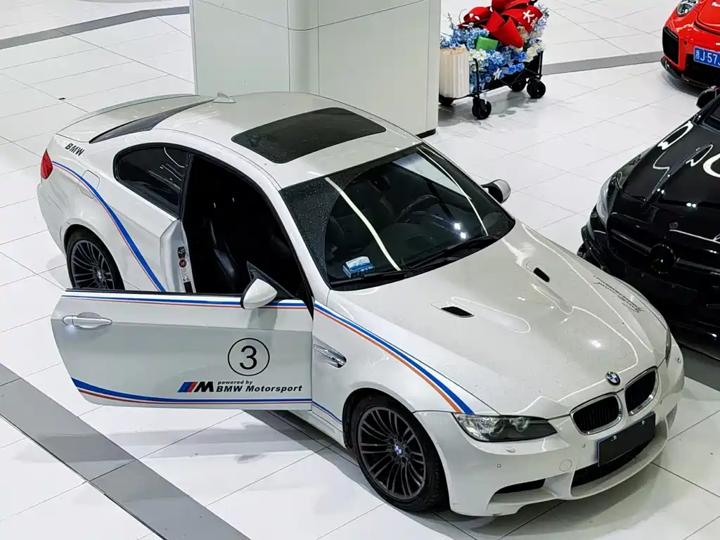 BMW M3 2011 — фото 1