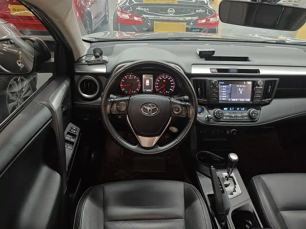 Toyota RAV4 2018 — фото 7