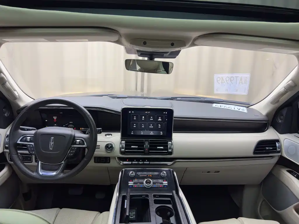 Lincoln Navigator 2018 — фото 12