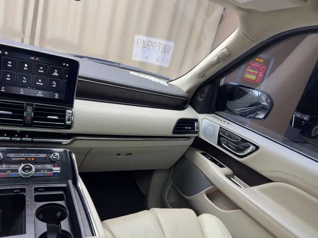 Lincoln Navigator 2018 — фото 15