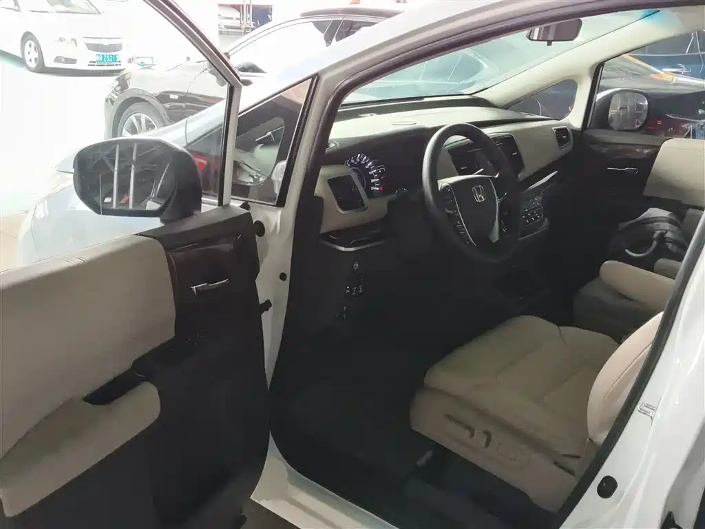 Honda Odyssey 2018 — фото 12