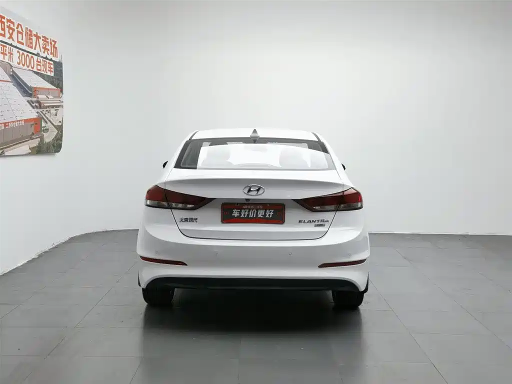 Hyundai Elantra 2018 — фото 4