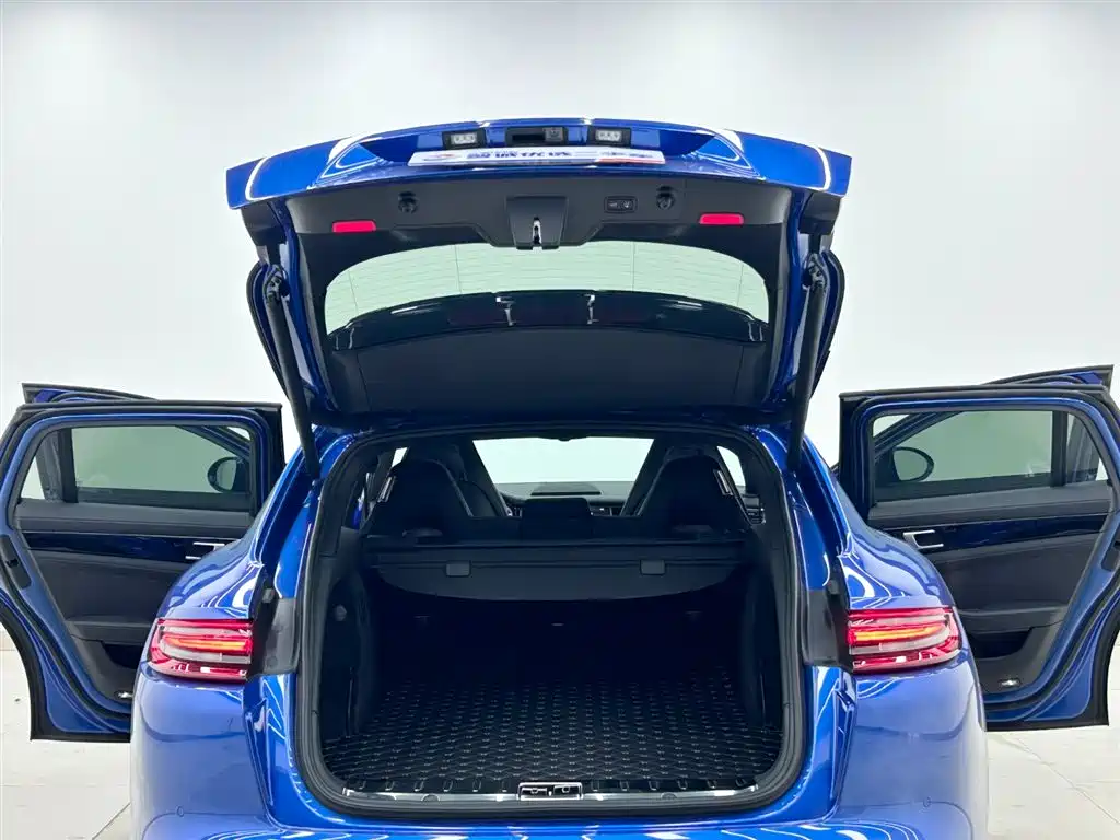 Porsche Panamera 2018 — фото 21