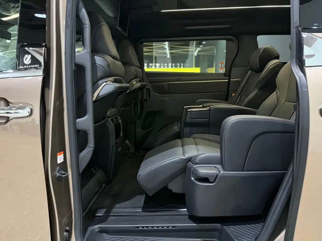 Toyota Alphard 2025 — фото 7
