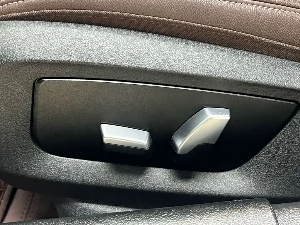 BMW 5 Series 2021 — фото 20