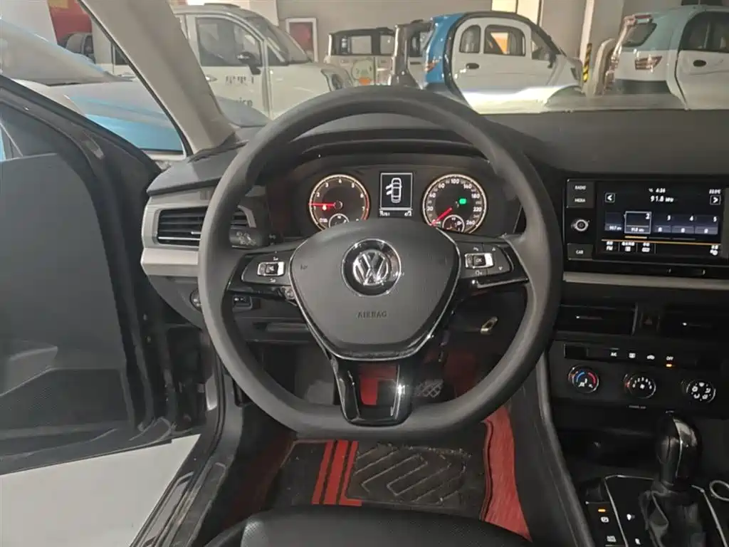 Volkswagen Lavida 2018 — фото 11