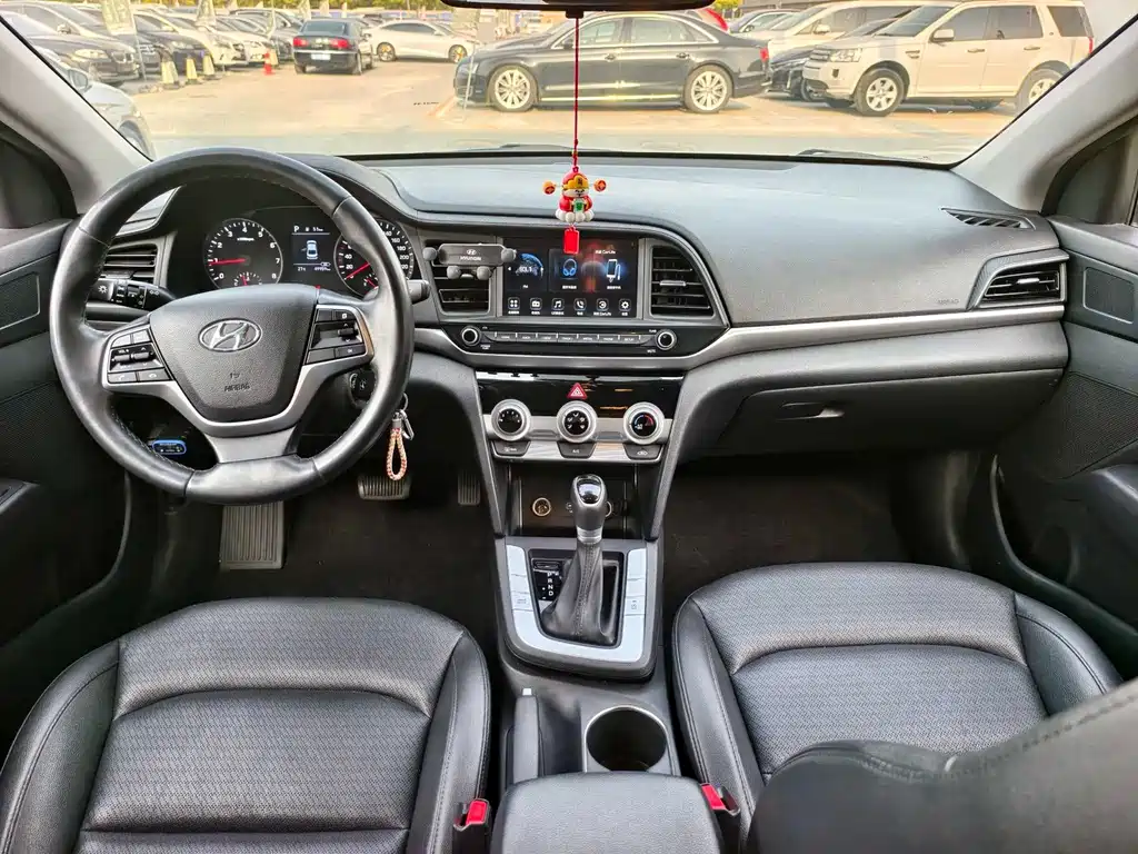 Hyundai Elantra 2020 — фото 12