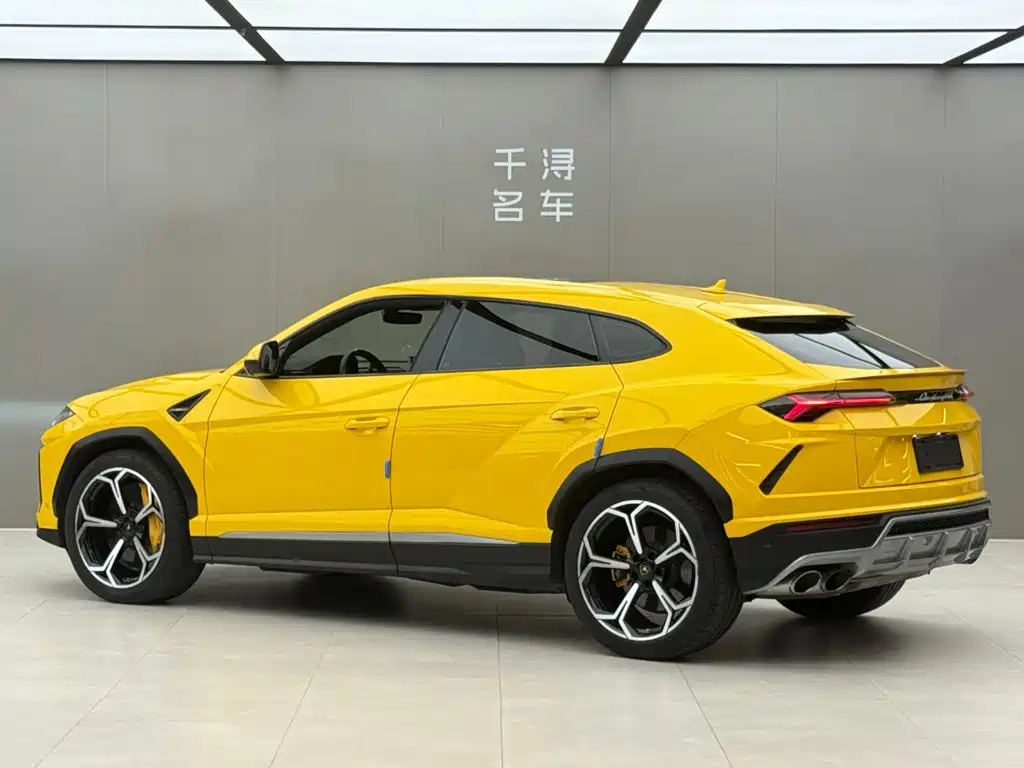 Lamborghini Urus 2019 — фото 15
