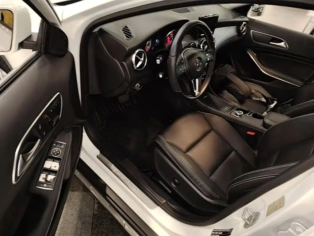 Mercedes-Benz GLA 2015 — фото 16