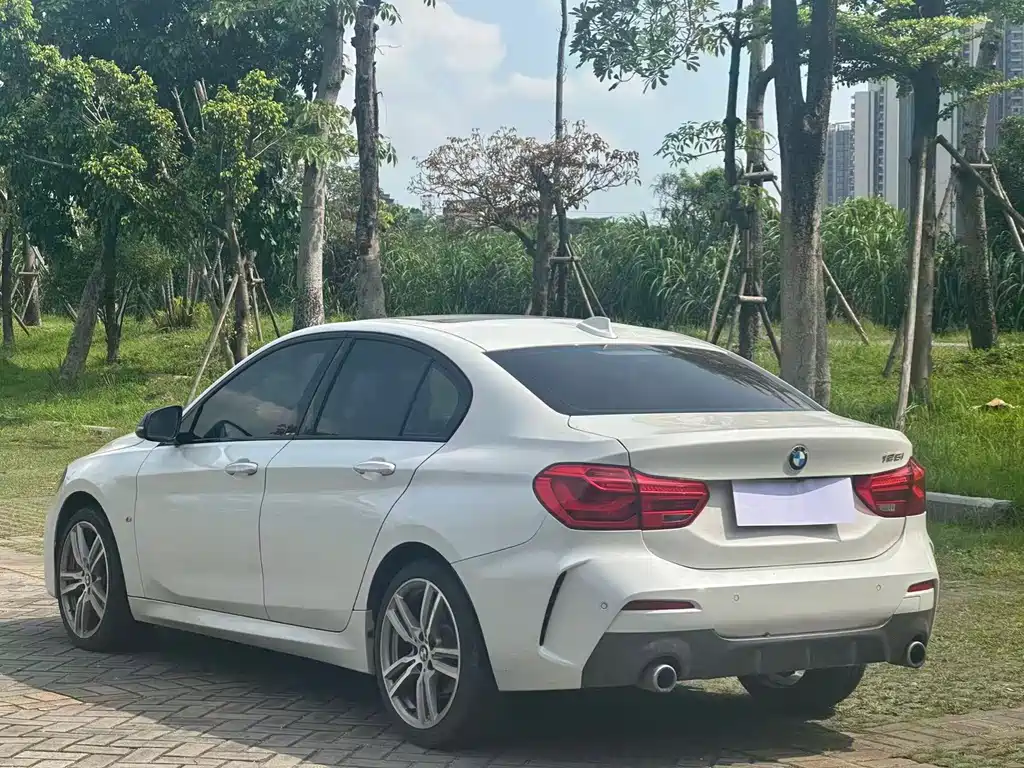 BMW 1 Series 2019 — фото 11