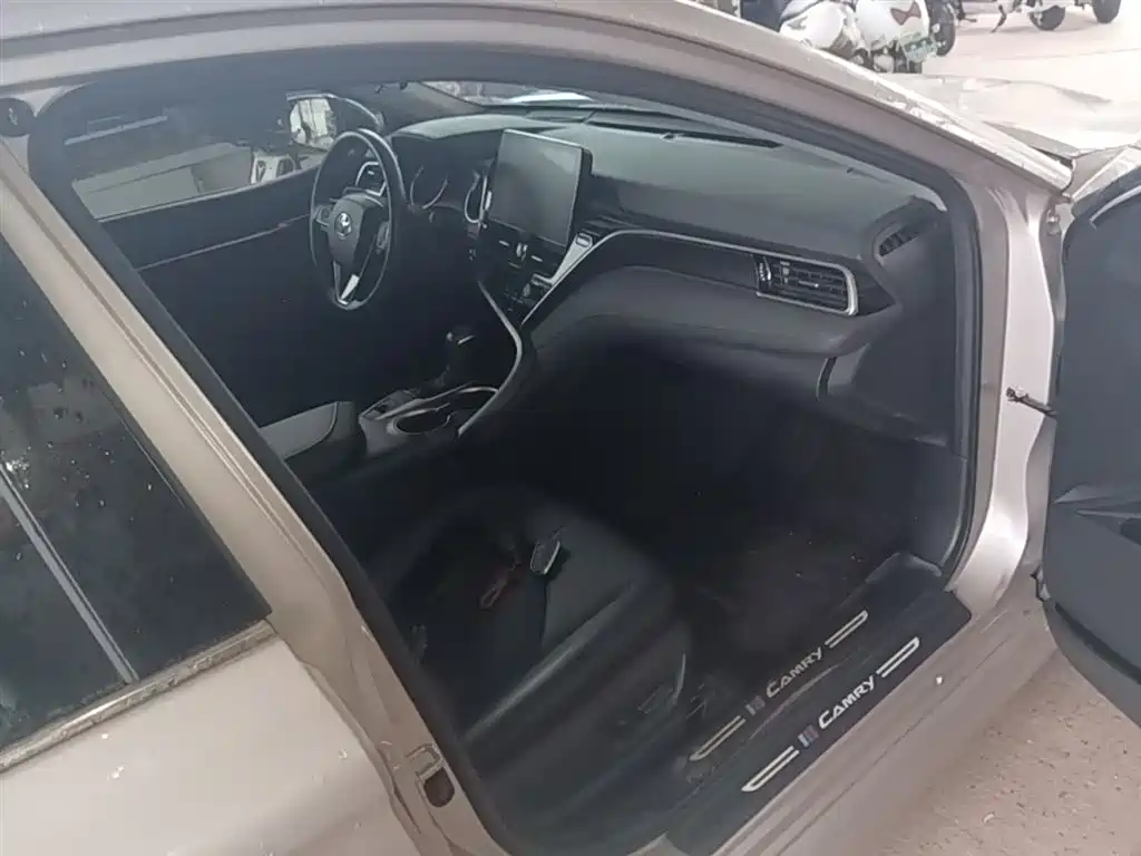 Toyota Camry 2022 — фото 11