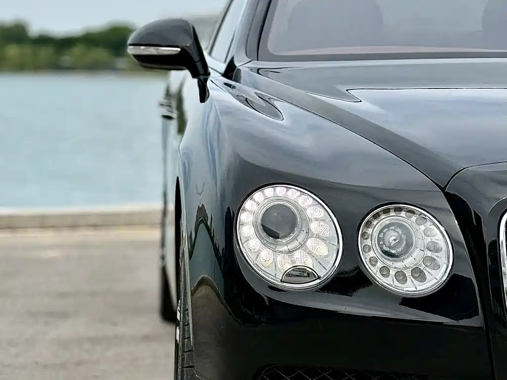 Bentley Flying Spur 2019 — фото 8