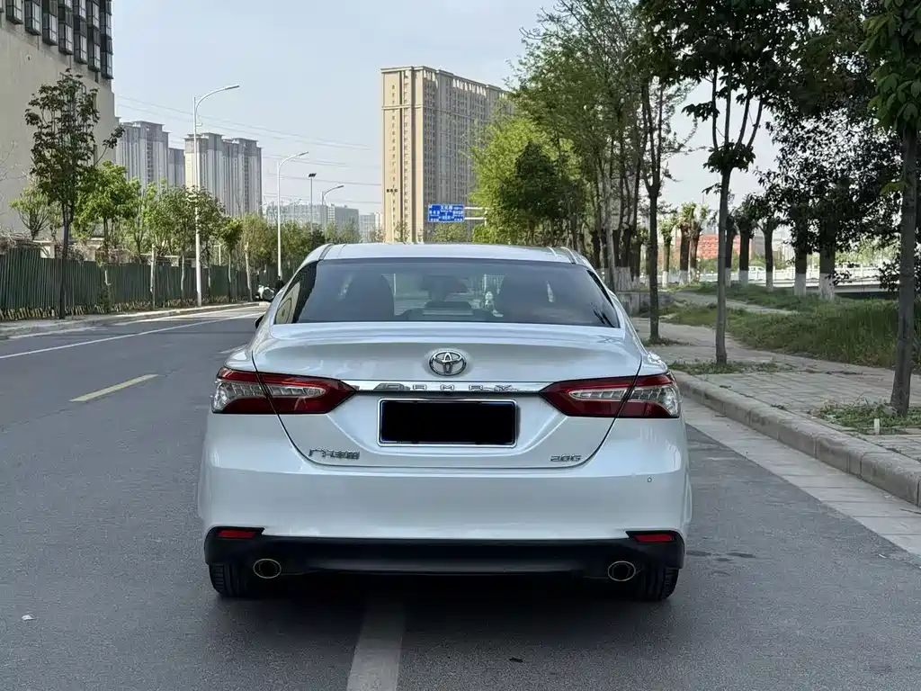 Toyota Camry 2019 — фото 2