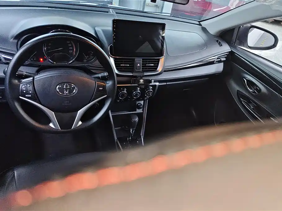 Toyota Yaris L 2022 — фото 12