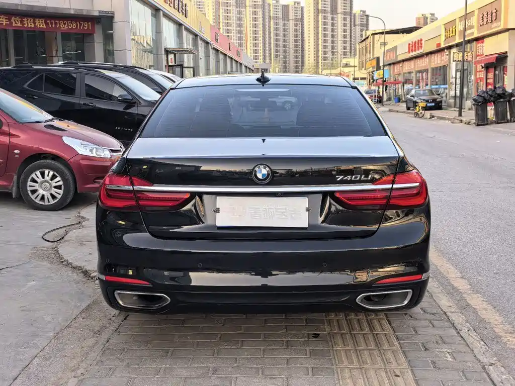 BMW 7 Series 2017 — фото 15