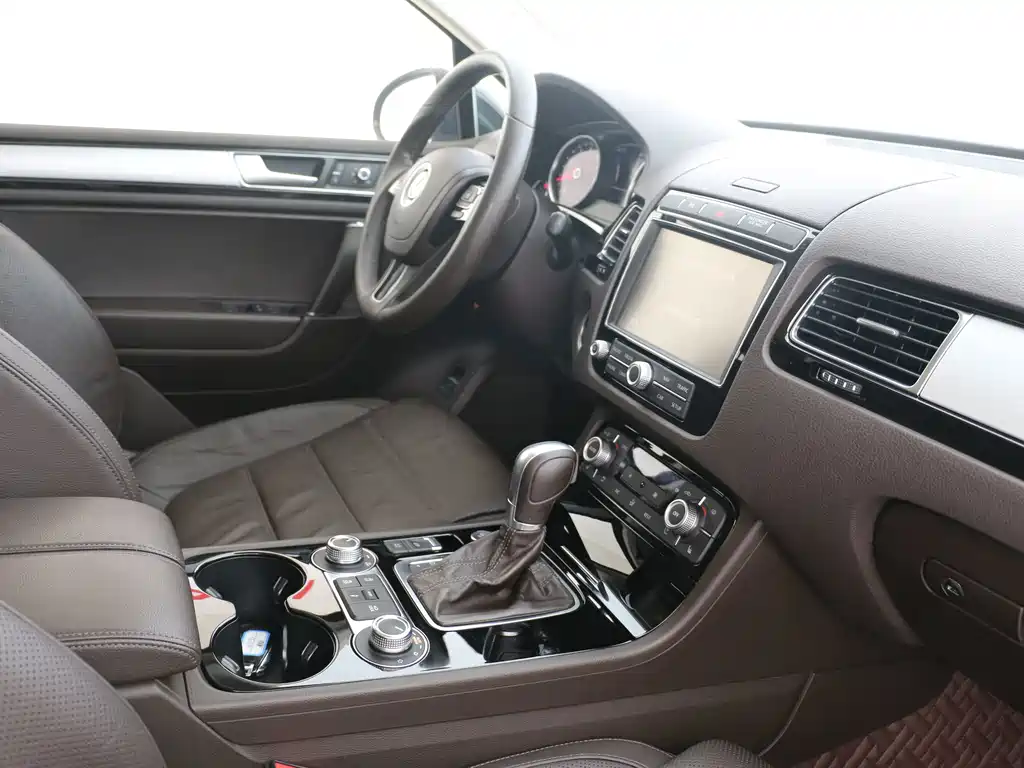 Volkswagen Touareg 2018 — фото 12