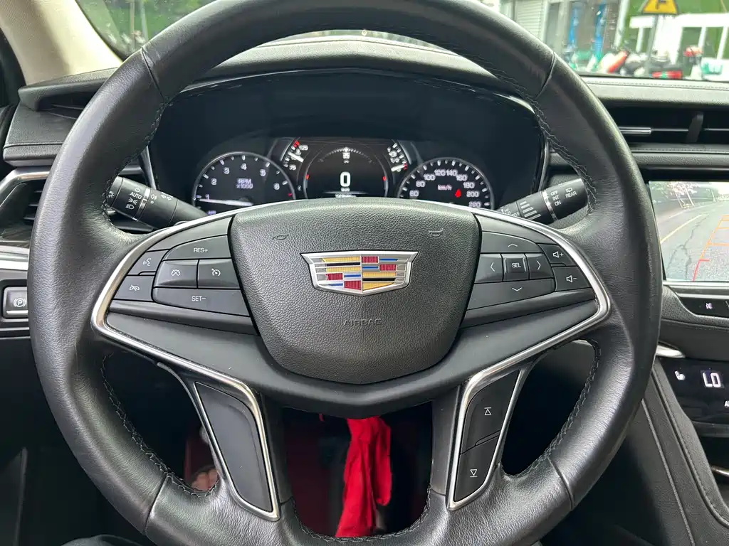 Cadillac XT5 2017 — фото 15