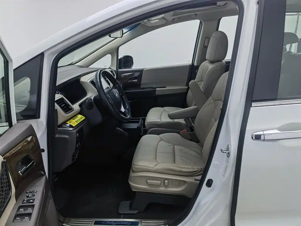 Honda Odyssey 2018 — фото 10