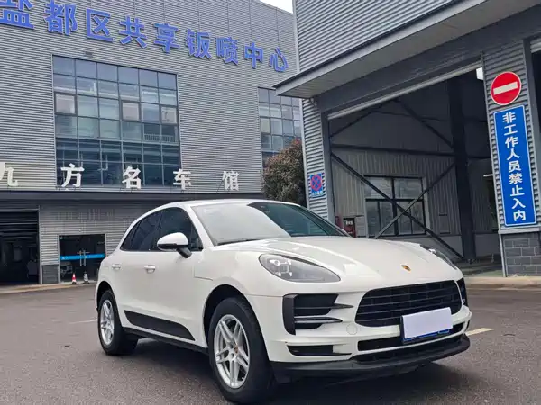 Porsche Macan 2021