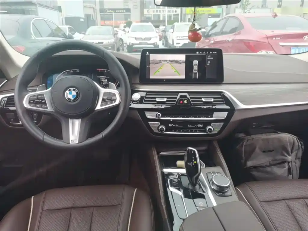 BMW 5 Series 2022 — фото 10