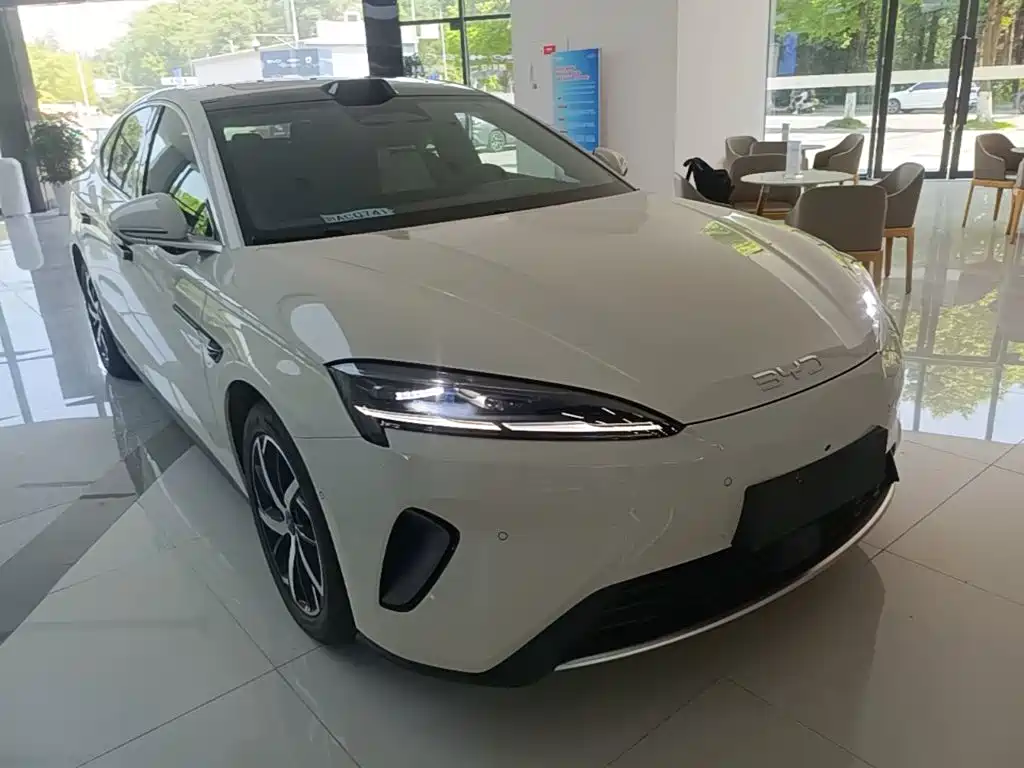 BYD Seal 07 DM-i 2025 — фото 4