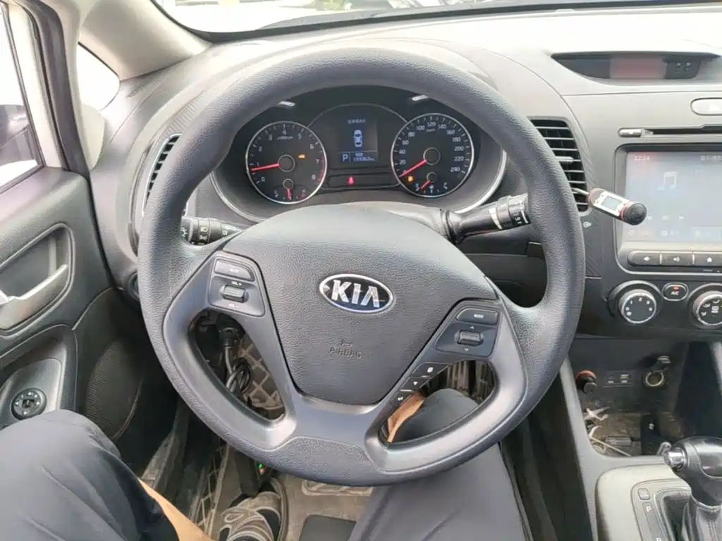 Kia K3 2016 — фото 11