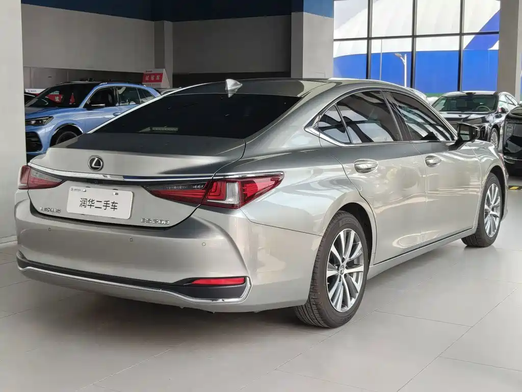 Lexus ES 2020 — фото 5