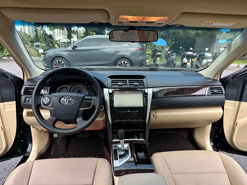 Toyota Camry 2016 — фото 15