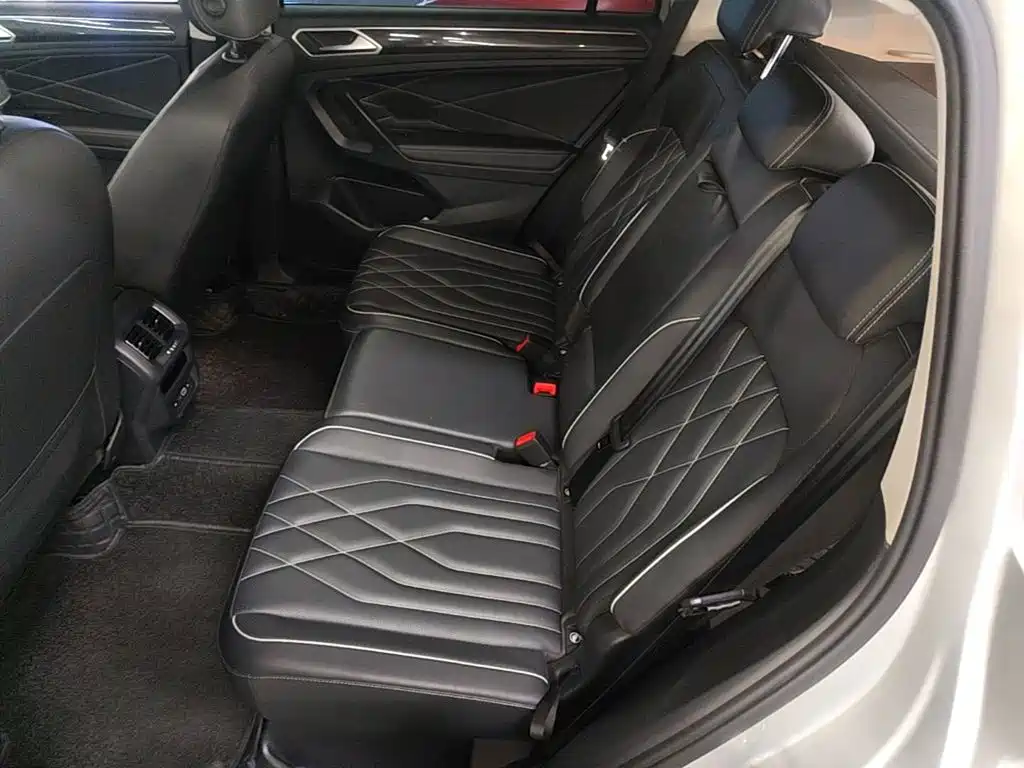 Volkswagen Tiguan L 2023 — фото 17