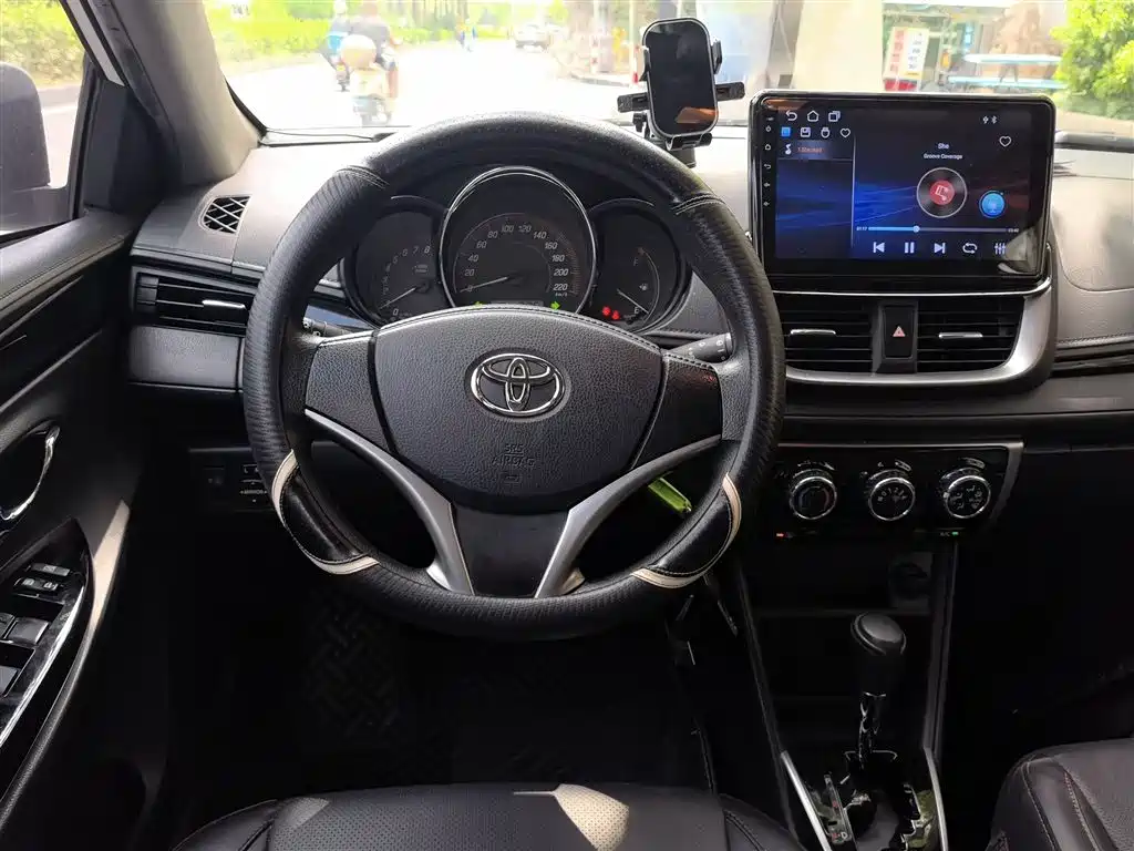 Toyota Yaris L 2020 — фото 3