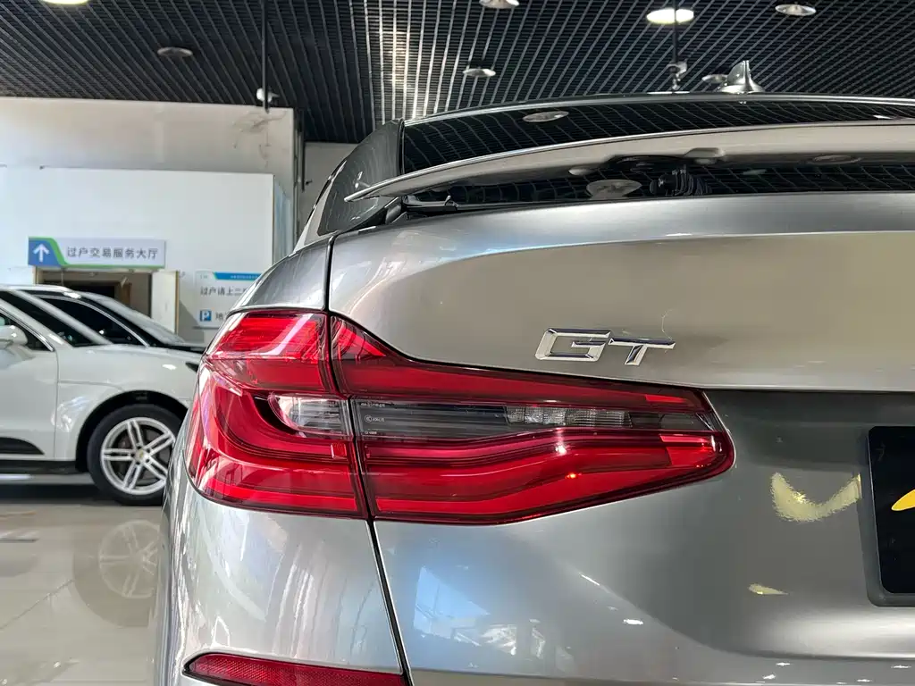 BMW 6 Series GT 2018 — фото 9